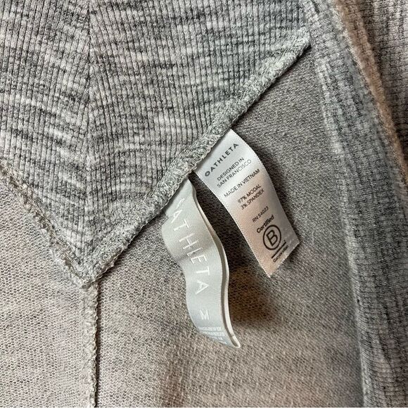 Athleta Nirvana Wear Two Ways Wrap Size Medium - Picture 2 of 4